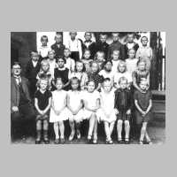 001-0114 Klassenfoto ca. um 1928 mit Lehrer Emil Kleist.jpg